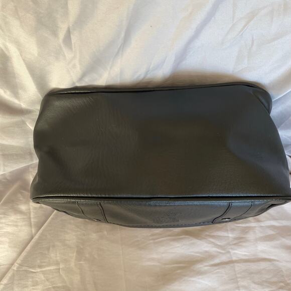 Vince Camuto Black Toiletry Make Up Bag NWOT Vacation Travel Gift - Picture 6 of 9